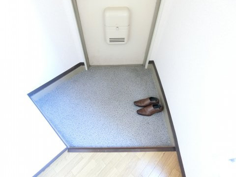 メゾンアルカディア金剛の玄関