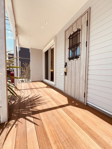 海と空と家族と。片瀬海岸でゆとりある暮らし。の外観|「晴れた日はここが、いちばん心地いい。」
暮らしに“外空間”の余白を。