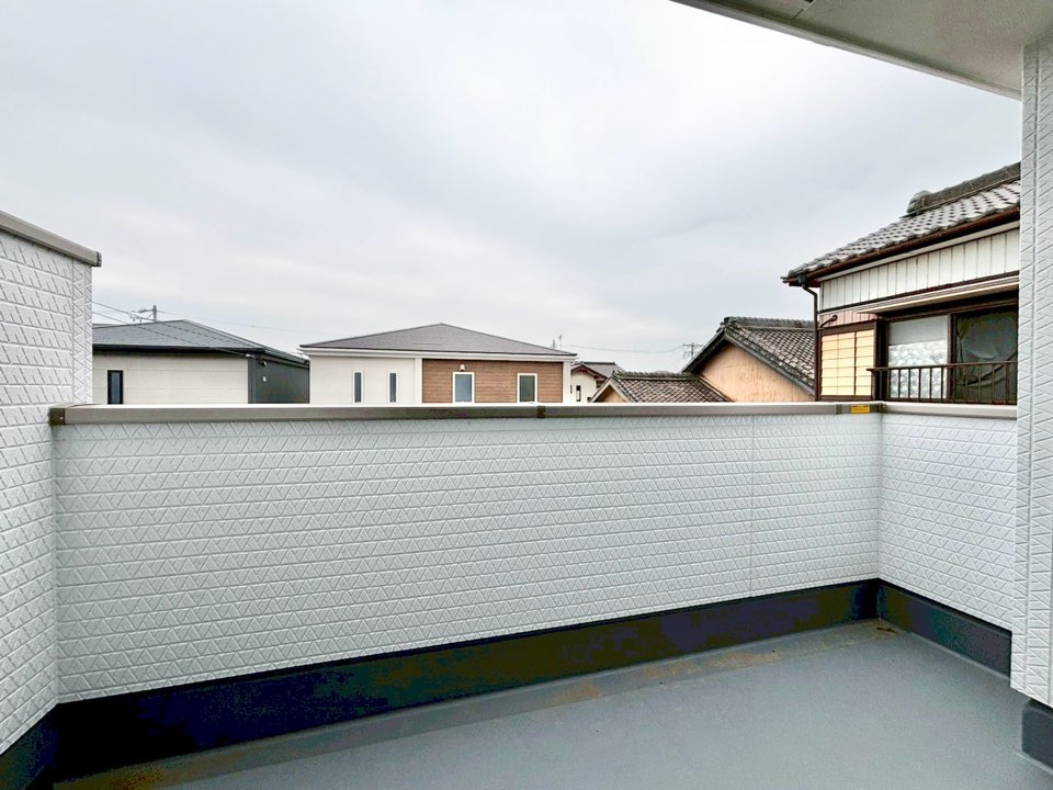 リーブルガーデン西尾市第63平坂町　全3棟　新築戸建のバルコニー