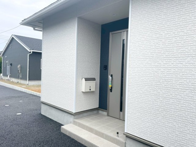 【エントランス】 | 神栖市日川2号棟 | 祝完成！ご見学はお気軽に０４７６－３７－３８８８までお問合せ下さい！