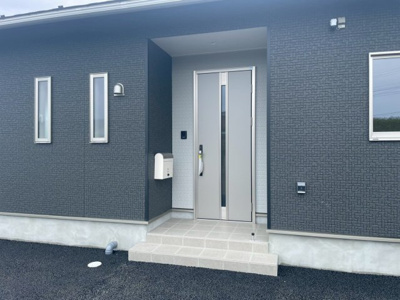 【エントランス】 | 神栖市日川1号棟 | 祝完成！ご見学はお気軽に０４７６－３７－３８８８までお問合せ下さい！