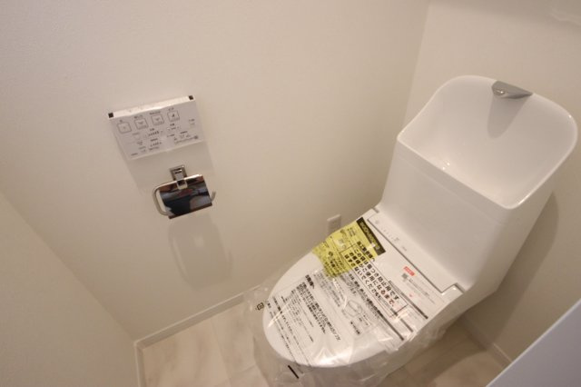 【トイレ】 | 浦和区元町１丁目16-8(Ｃ号棟)新築一戸建て | 撮影日 2025年1月6日12:30 曇り