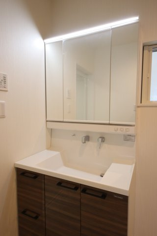 【独立洗面台】 | 浦和区元町１丁目16-8(Ｃ号棟)新築一戸建て | 撮影日 2025年1月6日12:30 曇り