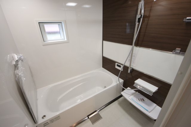 【浴室】 | 浦和区元町１丁目16-8(Ｃ号棟)新築一戸建て | 撮影日 2025年1月6日12:30 曇り