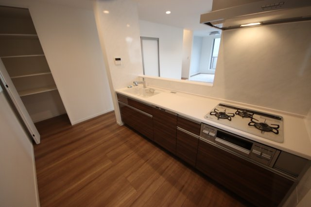 【キッチン】 | 浦和区元町１丁目16-8(Ｃ号棟)新築一戸建て | 撮影日 2025年1月6日12:30 曇り