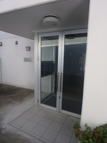 デュプレクス白山のエントランス