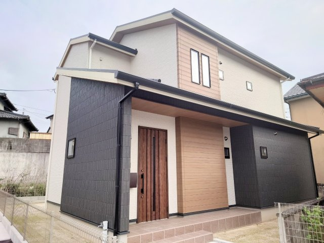 【Luminous－ルミナス－】－フタバホームー小倉南区長尾4丁目　【小倉南区　新築戸建て】の外観|三色使いのお洒落な色合いの外観です♪　【小倉南区　新築戸建て】