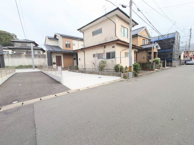 【前面道路含む現地写真】の画像