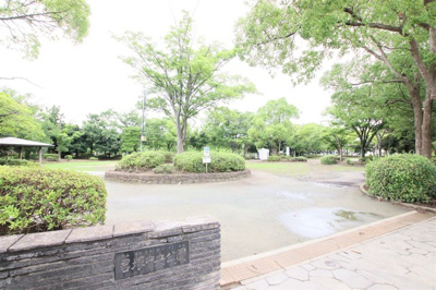 君塚中央公園まで650ｍ