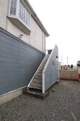 2階への共用階段