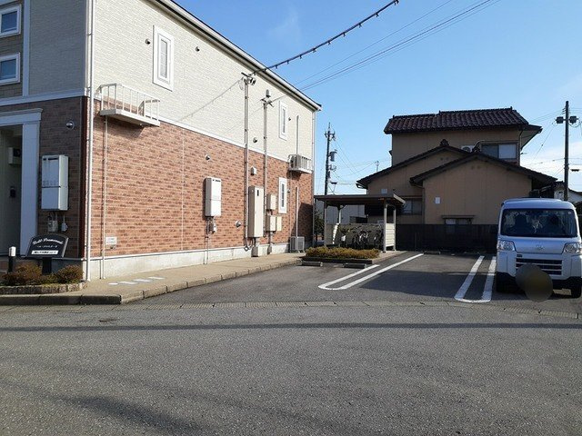 ベル・プロムナードの駐車場|車をお持ちの方に嬉しい駐車場付きの物件です