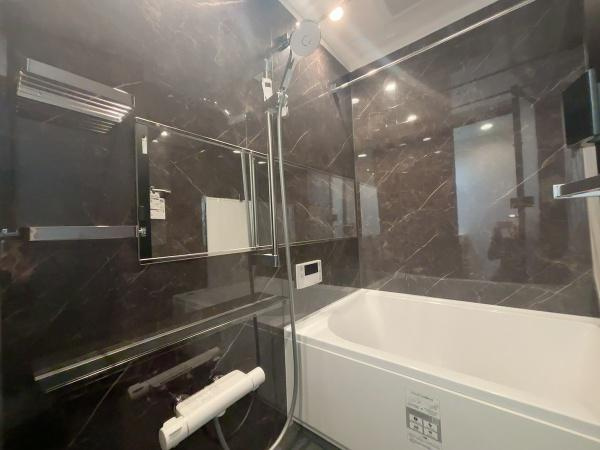 【浴室】 | ライオンズマンション上馬 | シックで落ち着いた色合いのバスルーム♪
浴室乾燥機もあるので、雨が続いても安心！！