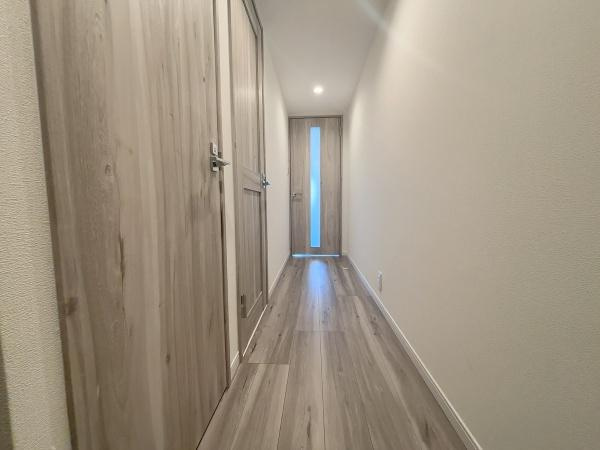 【玄関】 | ライオンズマンション上馬 | フローリングの木材の良質さは、末永い暮らしの下支えになりそうです◎