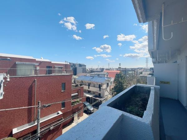 【その他】 | ライオンズマンション上馬 | バルコニーからの景色です。日差しを遮る大きな建物が近くには無く風通しもとてもよく気持ちがいいです。