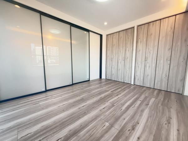 【洋室】 | ライオンズマンション上馬 | 白とナチュラルの落ち着いたカラーセレクトです
