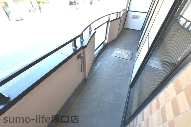 タッチ塚口のバルコニー