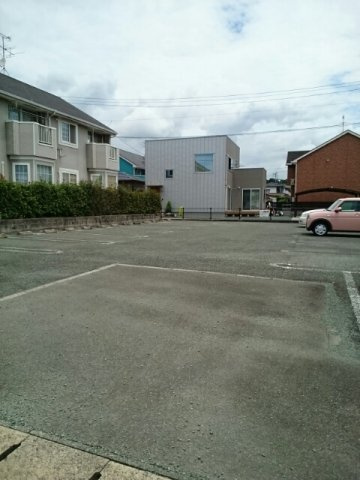 エレガントＢの駐車場