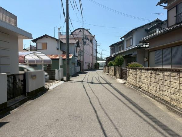 和歌山市小雑賀　中古戸建の前面道路含む現地写真