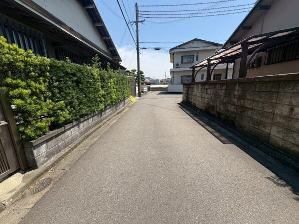 和歌山市小雑賀　中古戸建の前面道路含む現地写真