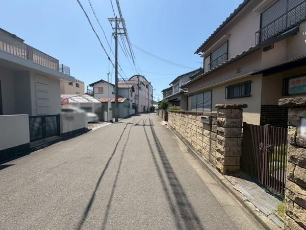和歌山市小雑賀　中古戸建の前面道路含む現地写真