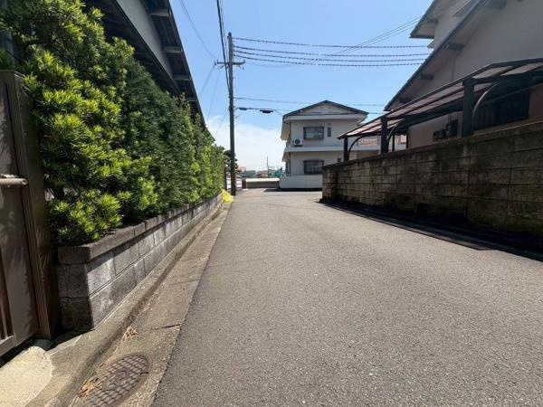 和歌山市小雑賀　中古戸建の前面道路含む現地写真