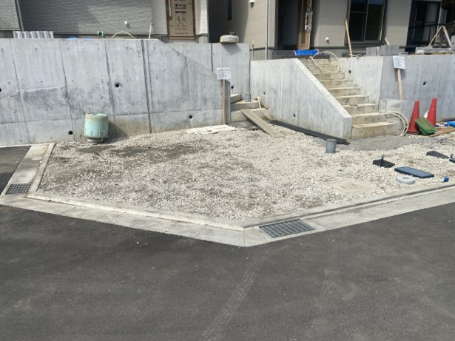 祝　成約済み　八王子市　中山　新築戸建ての駐車場|～仲介手数料無料☆八王子ひなた不動産～八王子市中山　新築戸建て