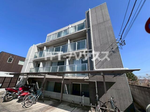 プラージュ新検見川のエントランス