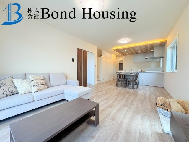 南西向きで日当たり良好　タマホーム施工　金ケ崎　3号棟の居間・リビング