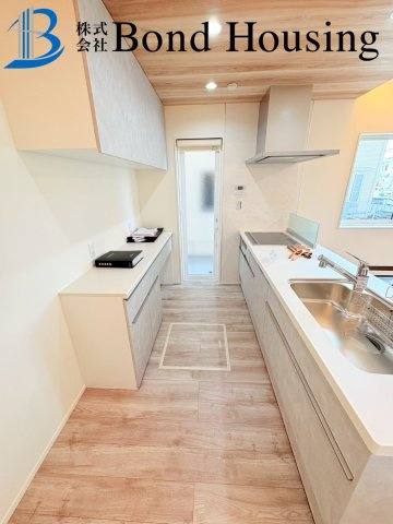 南西向きで日当たり良好　タマホーム施工　金ケ崎　3号棟のキッチン