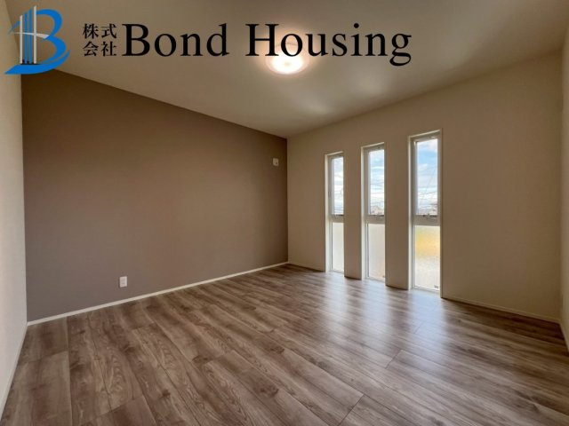 南西向きで日当たり良好　タマホーム施工　金ケ崎　3号棟の洋室