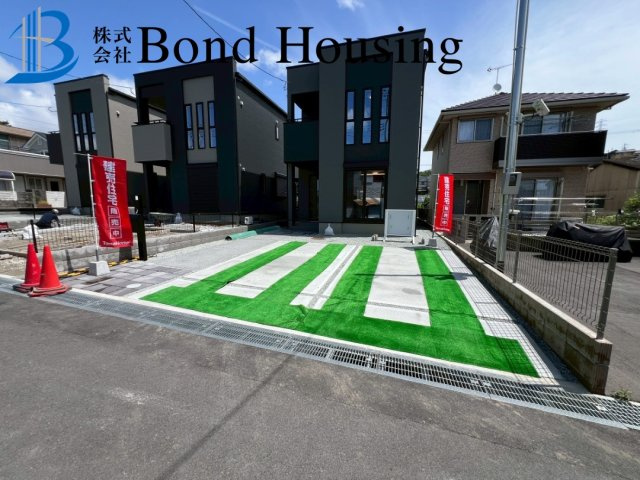 南西向きで日当たり良好　タマホーム施工　金ケ崎　3号棟の前面道路含む現地写真