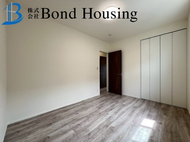 南西向きで日当たり良好　タマホーム施工　金ケ崎　3号棟の洋室