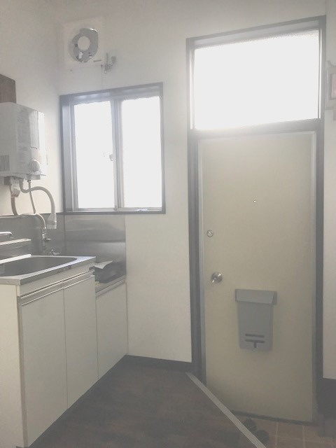 福寿荘のキッチン|コンパクトなキッチンで掃除もラクラク