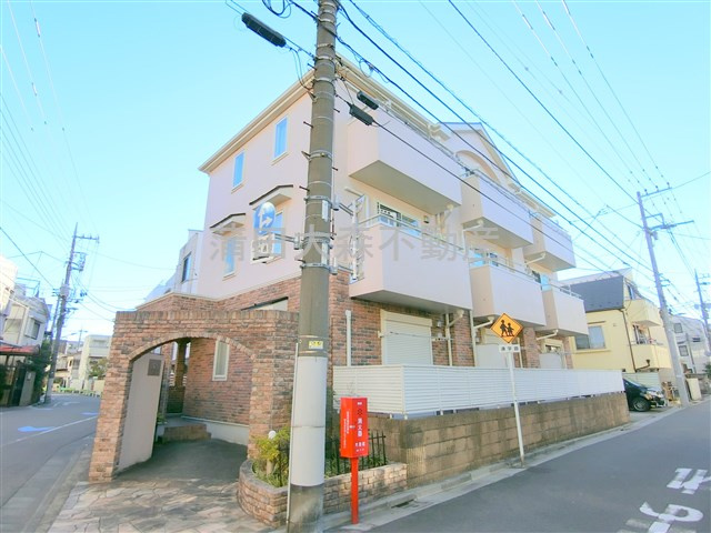 グランドールメゾンの外観|2007年9月築　2×4木造地上3階建て総戸数9戸のオートロック付バストイレ別独立洗面台の賃貸アパート　JR京浜東北線蒲田駅と京急本線京急蒲田駅徒歩圏内の東京都大田区蒲田本町2丁目