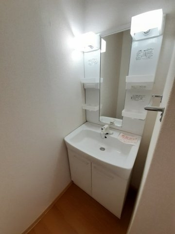 ルナハウスの洗面所|ゆったりとスペースのある洗面所