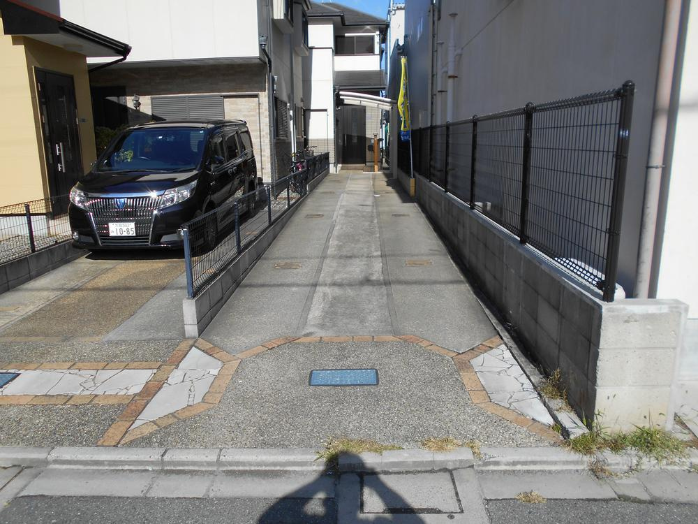 東郷通２丁目　中古一戸建ての駐車場|駐車3台可能
■物件内覧・資金計画相談・住宅ローン相談、リフォーム相談、お問合せ受付中■
※当日・翌日のご内覧、ご相談はお電話でのお問合せがスムーズです！