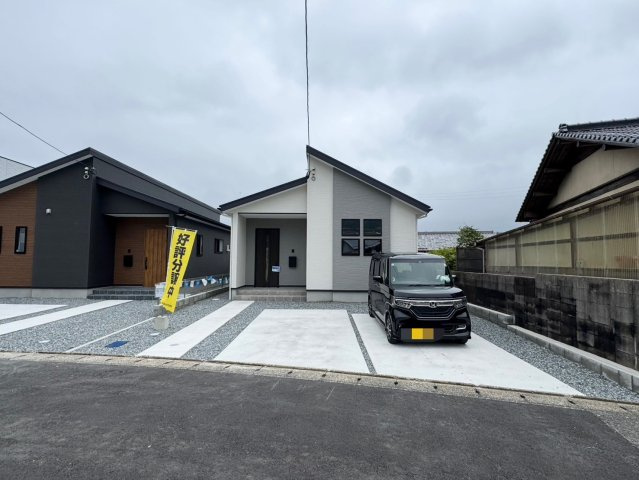 ーBloomーブルームー小倉南区上葛原2丁目1期　【小倉南区　新築戸建て】の駐車場|駐車スペースは並列３台可能♪【小倉南区　新築戸建て】