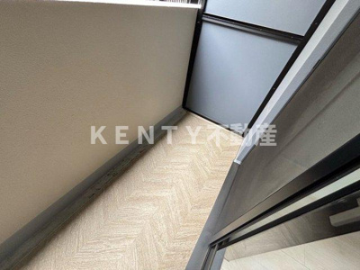 【バルコニー】 | PREMIUM CUBE 大森 TROIS | 開放的で明るい空間を演出してくれるバルコニーです