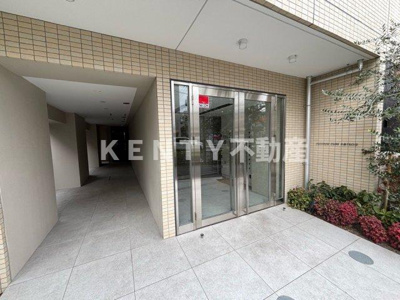 【エントランス】 | PREMIUM CUBE 大森 TROIS | ゆとりのあるエントランスです