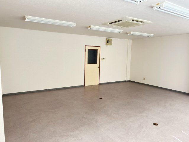 丸長ビルの内装