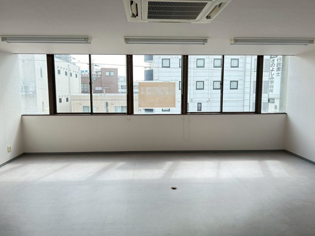 丸長ビルの内装