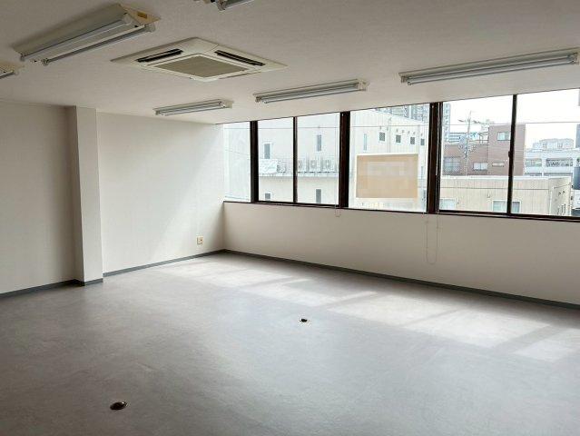 丸長ビルの内装