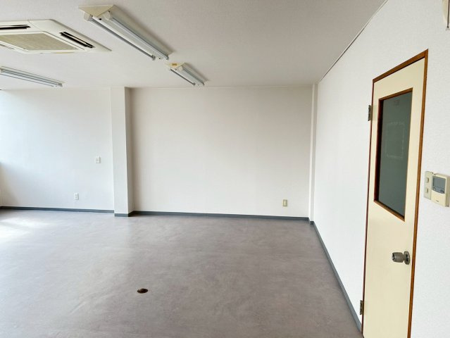 丸長ビルの内装