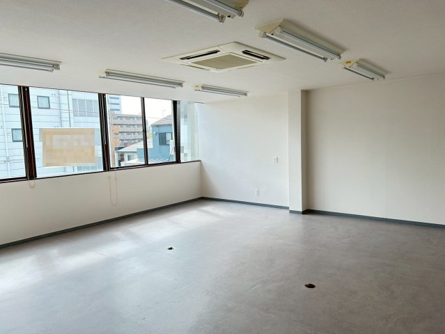 丸長ビルの内装