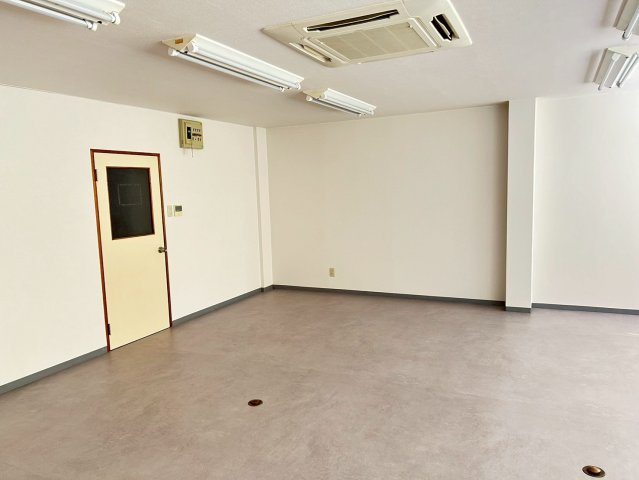 丸長ビルの内装