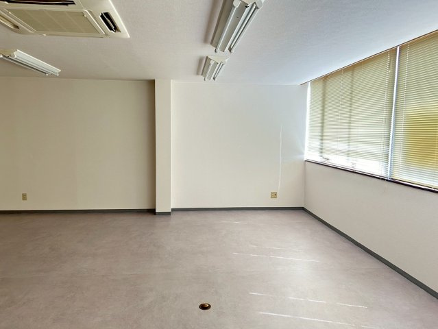 丸長ビルの内装