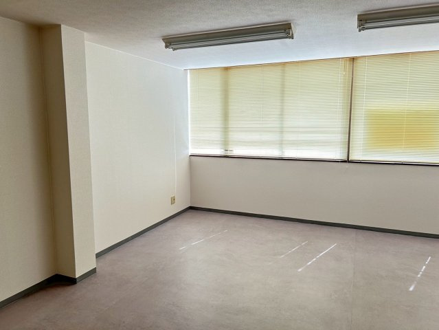 丸長ビルの内装