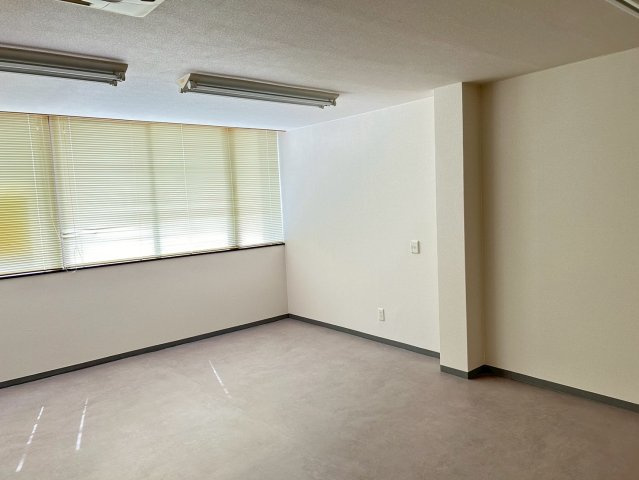 丸長ビルの内装