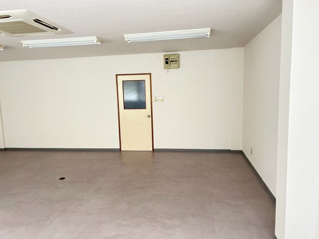 丸長ビルの内装