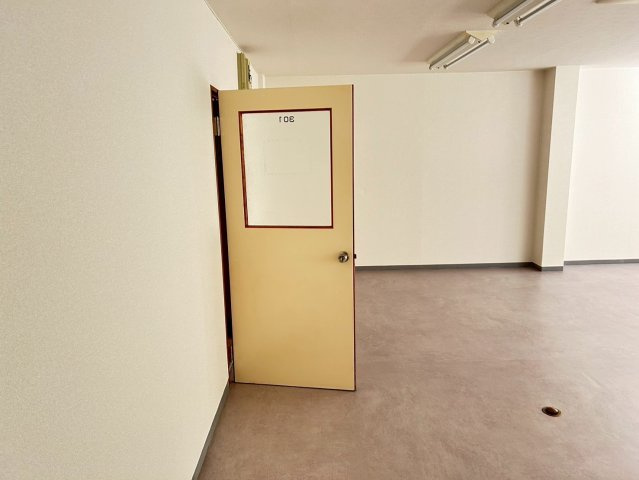 丸長ビルの内装